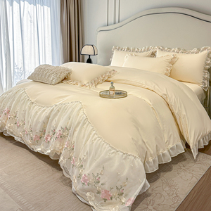 A Four-piece Set of French Light Luxury Embroidered <strong>Bedding</strong> - Product Image 6