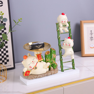 Figura de Gato de la Suerte de Resina Master Gu con Escalera de Bambú y Bandeja para Decoración de Escritorio en Casa u Oficina - Product Image 1
