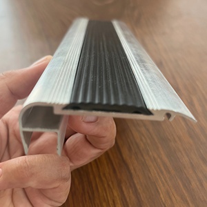 Profilé d'escalier en aluminium Fuxin avec insert antidérapant en PVC et caoutchouc, garantie 1 an, pour la protection des bords d'escalier, design moderne - Product Image 6
