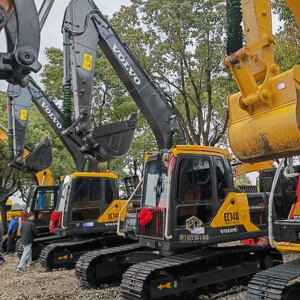 รถขุดตีนตะขาบ Volvo EC140 มือสอง ขนาดกลาง 14 ตัน นำเข้าจากสวีเดน พร้อมเครื่องยนต์ดีเซล Volvo D4D ประหยัดน้ำมัน ราคาพิเศษ - Product Image 1
