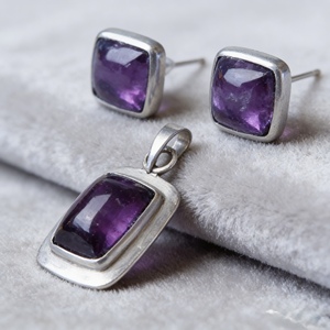 Pendientes de Plata de Ley con Piedras de Amatista Violeta, Estilo Moderno, Venta al por Mayor |   Para Boutiques de Bienestar Espiritual - Product Image 6