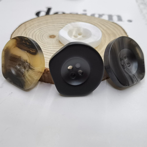 Bán Buôn Chất Lượng Cao Nhựa Màu Đồng Nút 4 Lỗ Nút Cho Áo Sơ Mi Nam Phù Hợp Với Áo Khoác Áo Khoác Nút Quần Áo - Product Image 6