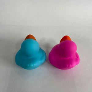 Patitos de Goma de PVC de 2 Pulgadas al por Mayor, Patitos Amarillos con Expresiones, Juguetes de Baño para Entretenimiento en Piscinas Infantiles - Product Image 2