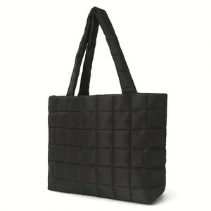Sac à main matelassé grand format pour femme, couleur unie, sac fourre-tout matelassé, motif géométrique, fermeture à bouton, polyester, personnalisable - Product Image 2