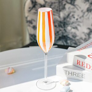 Copa de vino pintada a mano con rayas blancas y naranjas creativas modernas para el hogar, copa de vino tinto elegante y para copa de champán - Product Image 2