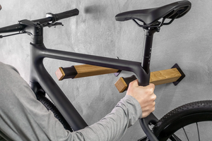 <span class=keywords><strong>Support</strong></span> <span class=keywords><strong>mural</strong></span> pour vélo en bois de chêne massif Moderne avec fixation flexible Assemblage facile en un rien de temps - Product Image 4