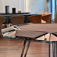 Table d'échecs et de cartes de luxe haut de gamme. Pieds en acier inoxydable. Table multifonctionnelle haut de gamme.