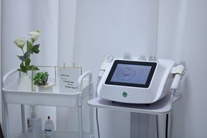 Appareil de Microneedling <span class=keywords><strong>Anti</strong></span>-Âge pour Salon de Beauté avec Marteau Glacé, Élimination des Rides et de l'Acné, Réduction des Pores, Blanchiment de la Peau pour le Visage et le Corps - Product Image 2