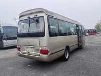 Minibus diesel d'occasion de type Coaster 22 places pour navettes en zone touristique, transport scolaire et voyages en groupe