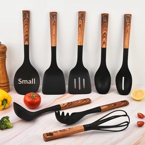 Juego de utensilios de cocina de nailon al por mayor para el hogar, utensilios de cocina con mango de madera - Product Image 3
