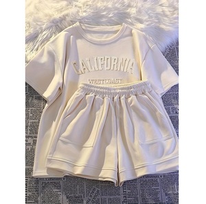 Conjunto de ropa Premium para niñas con costuras elegantes, ajuste cómodo y tela suave, perfecto para días activos y estilo interior - Product Image 3