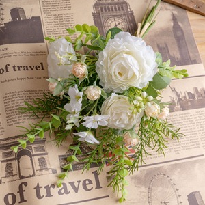 Ramo de Rosas Artificiales Discretamente Oculto CF02104, Tela Plástica Tejida, Decoración para el Hogar y Bodas - Product Image 1