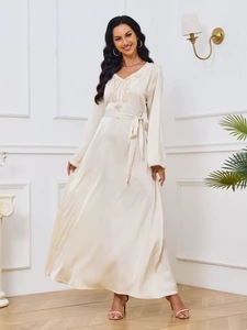 Robe Kaftan Légère et Respirante à Motifs Floraux Brodés pour Femme, Col en V Long, Style Dubaï Moyen-Orient - Product Image 4