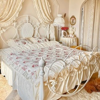 Lit de luxe français Lit princesse vintage sculpté en fer doux avec caractéristiques intelligentes Inspiré du palais Disponible en King Queen Double