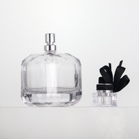 Flacon de parfum portable transparent carré plat en verre de 100 ml avec pompe pulvérisatrice, bouchon, emballage de luxe et impression sérigraphique sur surface