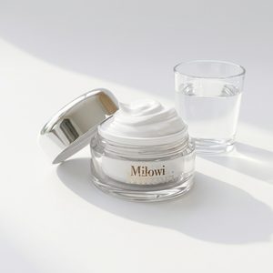 ครีม MILOWI V2 MAGIC RADIANCE WHITENING 50 กรัม ครีมลดเลือนริ้วรอยเพื่อผิวกระจ่างใสทันที ช่วยเติมความชุ่มชื้นให้ผิวเปล่งประกาย - Product Image 1