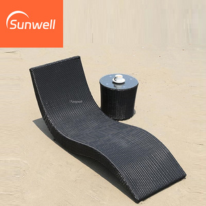 Meubles de piscine extérieure Chaises longues en osier en forme de S Chaise longue d'hôtel en rotin Chaises longues en osier pour tous les temps - Product Image 1