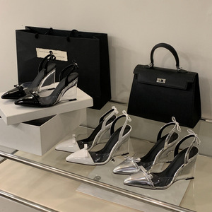 Chaussures de mariée personnalisables brodées avec perles noires et strass, lanières de cheville détachables - Product Image 5