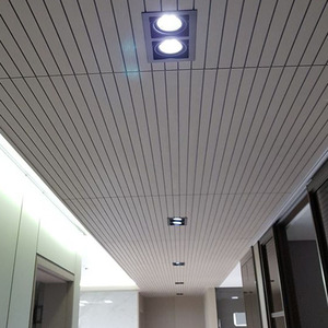 Plafond suspendu en aluminium métallique insonorisé pour salle de sport, design moderne et léger, panneaux en bois imitation bois, <span class=keywords><strong>grille</strong></span> de plafond - Product Image 3