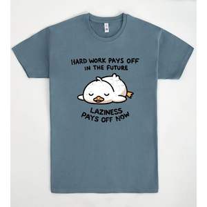 Lazyness Pays Off Now Camiseta con gráfico, unisex, talla mediana para adultos - Product Image 1