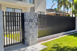 Pannello Privacy per Recinzioni da Giardino in Alluminio Nero con Lame Verticali Anti-Arrampicata Facilmente Installabile - Product Image 6