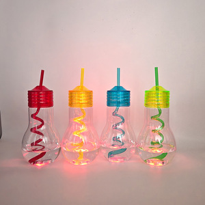 <span class=keywords><strong>Gobelet</strong></span> lumineux créatif en plastique en forme d'ampoule pour thé au lait, café, boissons froides, bouteille à paille pour fête - Product Image 1