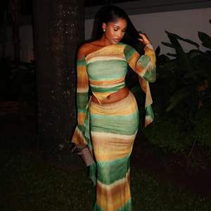 Conjunto de 2 piezas personalizado para mujer 2026: Top corto con hombros descubiertos y falda larga, atuendo elegante para club, manga larga, gasa y elastano - Product Image 1