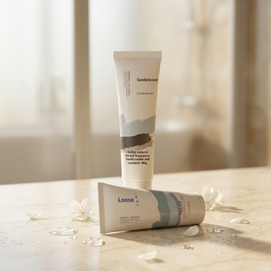 Crème pour les mains Ouliqi au style forêt naturelle avec glycérine hydratante, parfum camélia et gardénia, unisexe pour femmes et hommes - Product Image 1