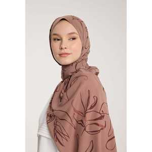 Pañuelo de Seda de Tono Puro con Estampado de Hojas Color Café con Leche - Accesorio de Calidad Premium - Product Image 3
