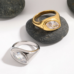 แหวนสแตนเลสชุบทอง 18K กันน้ำ ไม่หมอง ประดับเพชรซิคอน คลาสสิก ขายดีจาก MICCI - Product Image 2