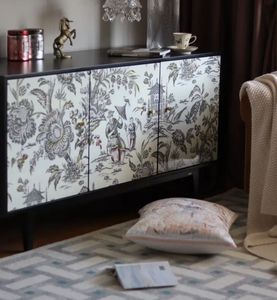 Buffet de salle à manger français médiéval en bois laqué, peint à la main, avec un élégant assortiment de couleurs noir et <span class=keywords><strong>blanc</strong></span> - Product Image 2