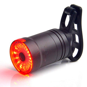 Luz trasera inteligente para bicicleta <span class=keywords><strong>de</strong></span> montaña y carretera, sensor <span class=keywords><strong>de</strong></span> freno, resistente al agua, luz trasera <span class=keywords><strong>de</strong></span> seguridad para ciclismo - Product Image 1