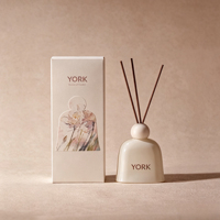 Diffuseur à bâtonnets 150 ml en verre à fond épais, couleur personnalisée avec bouchon coloré et bâtonnets en fibre, impression sérigraphique, emballage de luxe