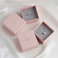 Boîte cadeau artisanale de style tiroir |   Papier spécial avec estampage à chaud personnalisé |   Idéal pour les boîtes à bagues et l'emballage des boucles d'oreilles