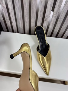 Vente en gros usine Nouveauté été <span class=keywords><strong>Sandales</strong></span> à talons hauts pointues de luxe et de mode, en cuir élégant de marque de créateur, pour l'extérieur et les mariages - Product Image 6