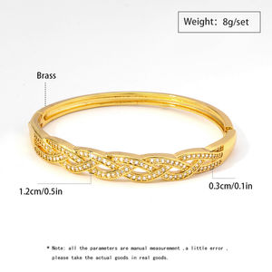 Brazalete Minimalista de Latón Chapado en Oro de 18k de Alta Calidad para Mujer - Product Image 2