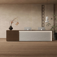 Mostrador de Recepción para Oficina de Estilo Moderno, Fabricado por Profesionales, con Superficie de Madera Ranurada MDF, Resistente al Óxido y Duradero