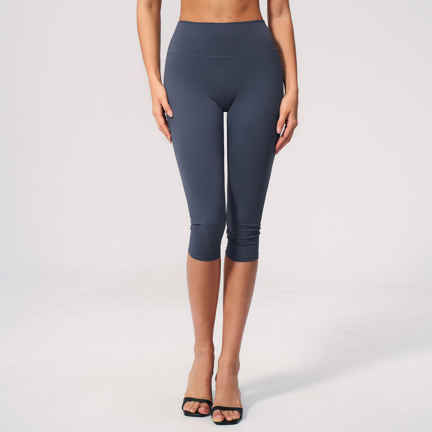 Navy capri