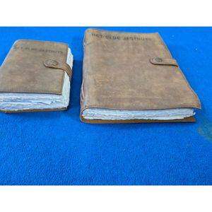 Nuevo cuaderno de cuero impreso de alta gama, encuadernado, con cubierta de cuero única, logotipo personalizado, papel ecológico y cierre con llavero. - Product Image 5