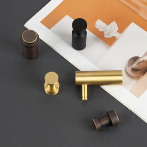 Gantungan Dinding Kuningan Padat - Gantungan Baju Emas Modern untuk Organisasi di Ruang Masuk & Kamar Tidur - Product Image 6