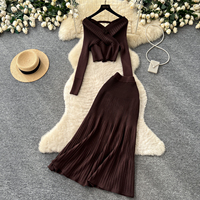 Ensemble 2 pièces en tricot côtelé pour femme, avec applique florale, haut court à col en V et manches longues, et jupe midi évasée taille haute, pour le printemps et l'automne