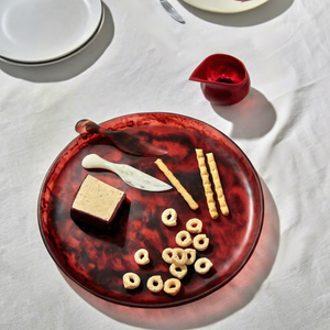 Assiette de service en résine rouge polie, design moderne et luxueux, durable, écologique, passe au lave-vaisselle, vaisselle pour mariage et fête, couleur unie - Product Image 1