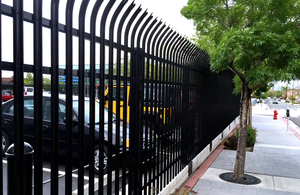 Clôture palissade en section D thermolaquée, robuste, anti-vandalisme, avec poteaux, installation facile, système de clôture durable - Product Image 5