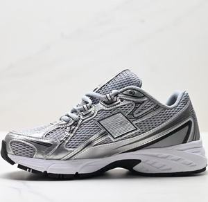 Chaussures de sport respirantes et durables avec logo personnalisé, chaussures de tennis unies et tendance, chaussures de luxe pour hommes - Product Image 3