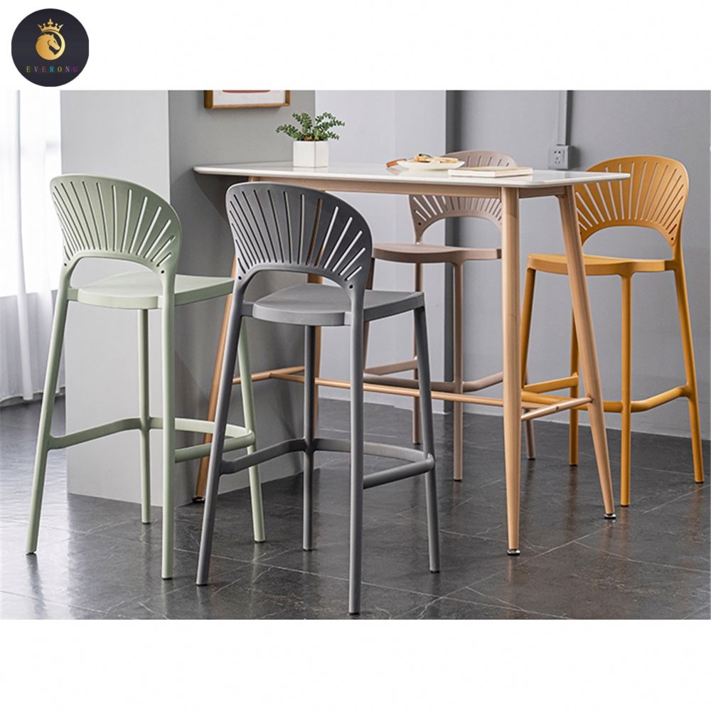 Современные Красочные высокие пластиковые штабелируемые барные стулья/пластиковые серебряные с подставкой для ног