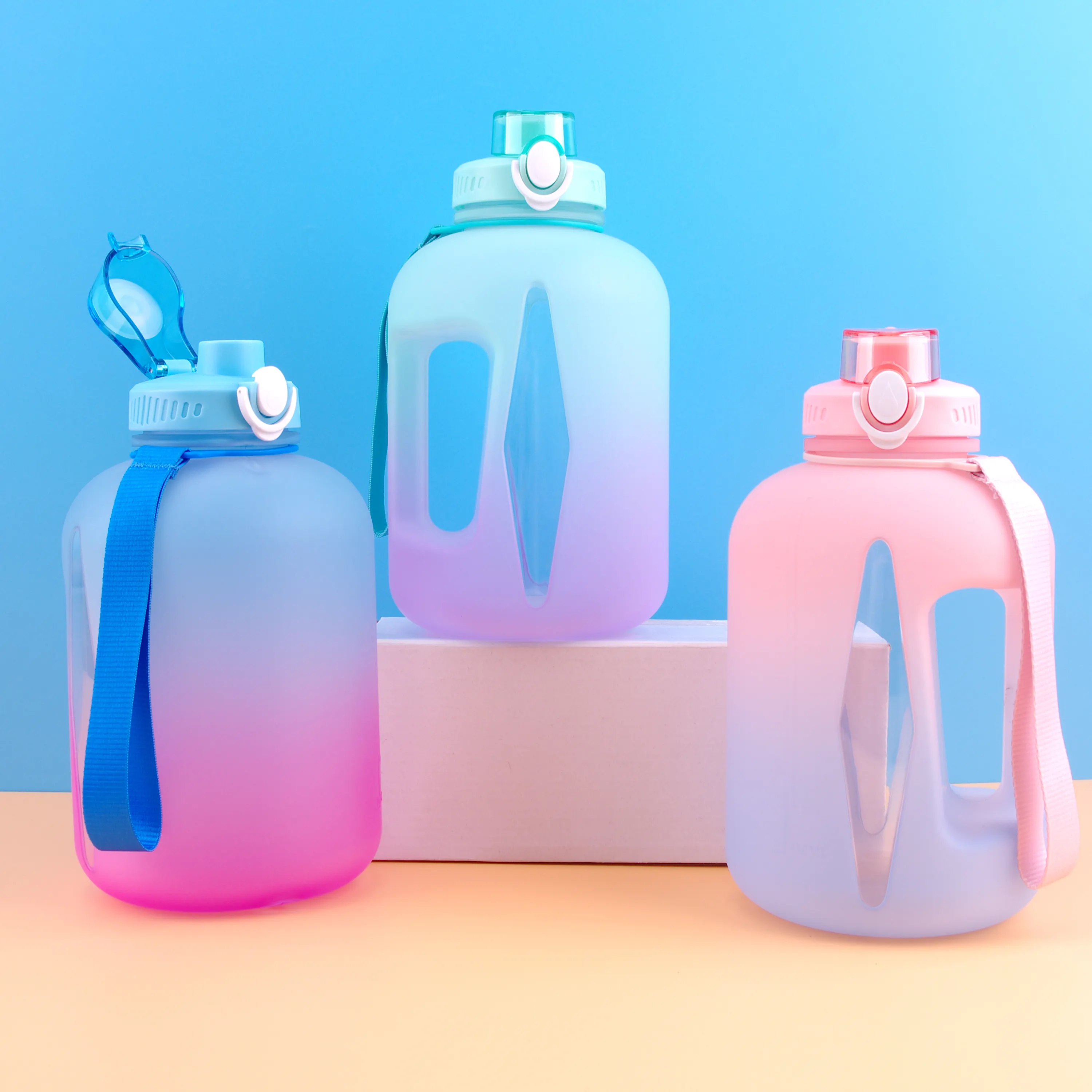Bottiglia d'acqua in plastica da 50 once/1,5 litri per esterno, bottiglia d'acqua in plastica da 1,5 litri, maniglia per bottiglia d'acqua da 1,5 litri