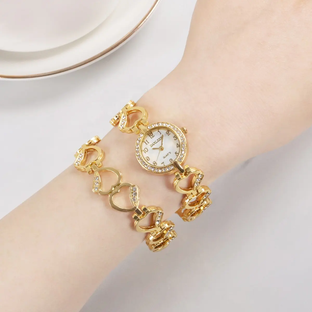 Fashion Women's Fine Strap Water Diamond Fashion Quartz Bracelet Watch Small Dial Retractable Adjustable Quartz Watch Women