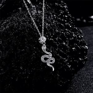 Collar de Plata de Ley S925 con un Pequeño Colgante de Serpiente y Collar de Moissanita - Product Image 5
