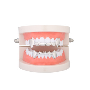 BES Halbe Zähne <span class=keywords><strong>Dracula</strong></span> Vampir-Zähne Vergoldete Ober- und Untergrillz Hip-Hop Dental-Zahngrillz für Männer Rapper Körperschmuck - Product Image 2
