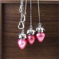 Nouveau Gloss à Lèvres Fraise Modèle Lucky en Gros avec Collier – Ensemble de Gloss à Lèvres 3 Couleurs Teintant – Maquillage Bracelet et Brillant à Lèvres
